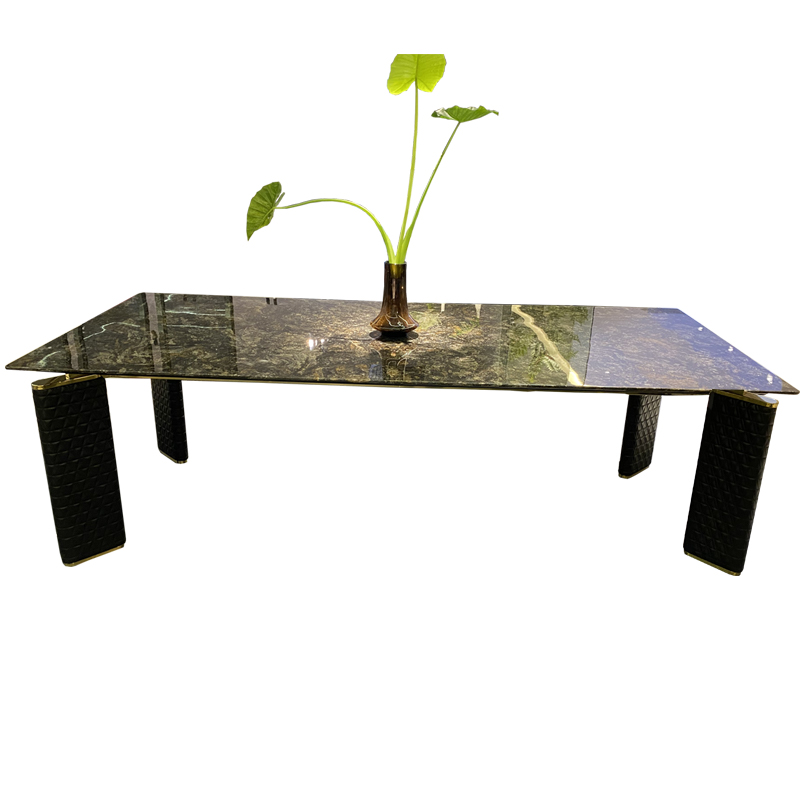 一款高端大气的大理石餐桌